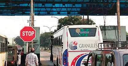 A private bus entering the fastag lane at a toll plaza. (Photo | EPS)