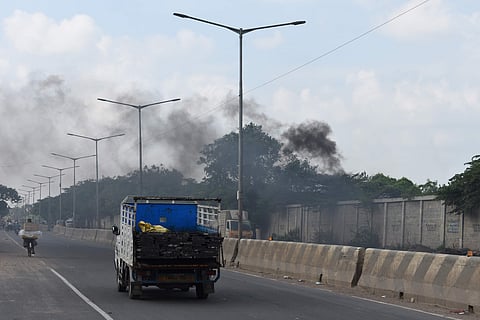 (Plumes of smoke rises from burning garbage at the Corporation Dump Yard at Kodungaiyur which spreads to settlements in the neighbourhood| Photo- Sushmitha Ramakrishnan)