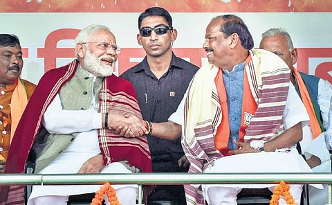 Prime Minister Narendra Modi with Jharkhand Chief Minister Raghubar Das during an election campaign rally for the state Assembly polls, in Palamu on Monday | PTI