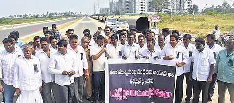 Farmers and agriculture labourers wearing black badges stage protest in Guntur on Wednesday against Chandrababu Naidu’s visit to the capital region. (Photo | P Ravindra Babu)