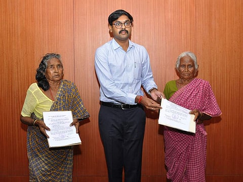 Tirupur Collector Dr K Vijay Karthikeyan has offered financial assistance to Rangammal and Thangammal. (Photo | EPS)