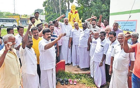 Protest in front of the Thirvalluvar statue in Thanjavur | special arrangement