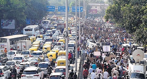 Protests by the police choked several major roadways. The ITO-Laxmi Nagar stretch was the worst affected. (Photo | EPS/parveen negi)