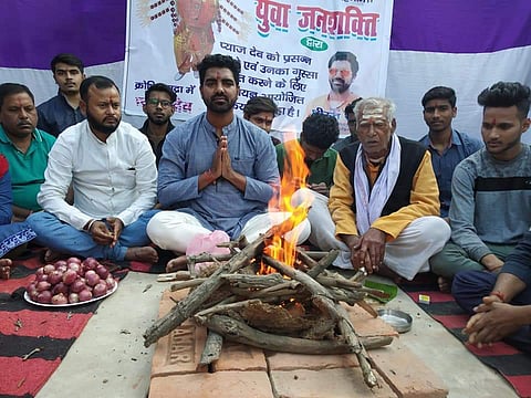 Initiated by a youth leader-cum-social activist Dheeraj Roy, hundreds of people sat together around the 'havan kund' (fire altar) and performed the ritual with a basket of onion kept at the spot.