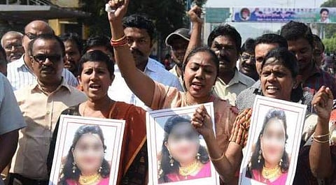 Staff members of veterinary hospital in Vijayawada paying tributes to the murdered Hyderabad doctor. (Photo | P Ravindra Babu, EPS)