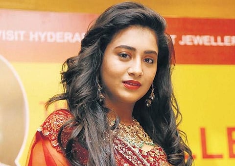 There will also be the traditional style Kundan, Meenakari, Navratna, Pachchikam, Silver, stone jewellery, antique jewellery, besides those with Nagas work with a heritage touch