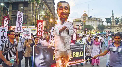 Student organisations burn an effigy of Unnao rape case’s main accused BJP MLA Kuldeep Singh Sengar in Kolkata. ( Photo | PTI )