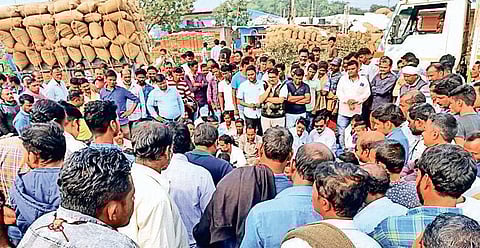 Farmers agitating on NH-53 at Baraipali in Sambalpur on Tuesday (Photo | EPS)