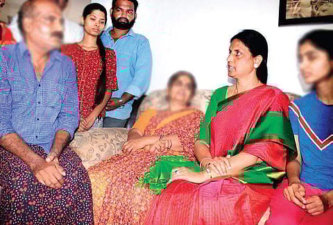 Neighbours of the victim protest the arrival of minister Satyavathi Rathod at Shamshabad. (Photo | EPS)