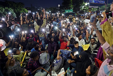 Students protest against CAA at Valluvarkottam in chennai on Thursday. (Photo | EPS/Ashwin Prasath)