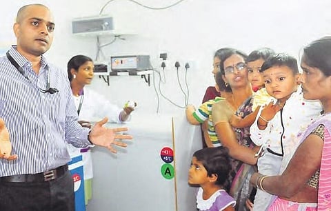 Jignesh Patel explains to the visitors about the ‘Vaccination on Wheels’ clinic
