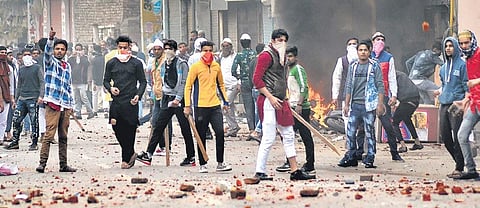 Protesters turn violent and throw brickbats during a rally in Muzaffarnagar, Uttar Pradesh on Friday (File Photo| PTI)