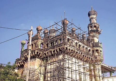 Masjid-e-Qutub Shahi, one of the oldest masjids in Telangana, located on the Golconda Road at Langar Houz in Hyderabad in a dilapidated condition as no  renovation works have been taken up due to fund crunches | Sathya keerthi