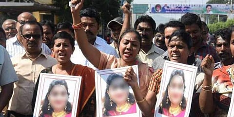 Veterinary hospital staff paying tributes to the doctor who was murdered in Hyderabad. (Photo | P Ravindra Babu, EPS)