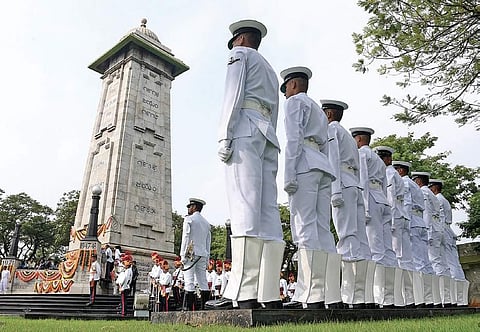 Respects being paid by Navy personnel at Victory War Memorial on the occasion of Navy Day in Chennai on Wednesday | R satish babu