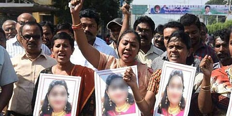 Veterinary hospital staff paying tributes to the doctor who was murdered in Hyderabad, at Veterinary hospital in Vijayawada. (Photo | EPS, P Ravindra Babu)