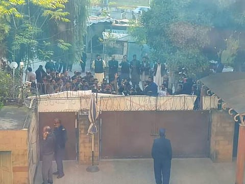 The angry mob raised slogans against the newspaper for revealing the London bridge attacker's ethnicity, which is Pakistani. (Photo| Twitter/ @PerveizAhmed)