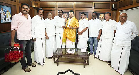 Tamil Nadu BJP vice-president Arasa Kumar joined DMK on Thursday. (Photo| Twitter/ @arivalayam)