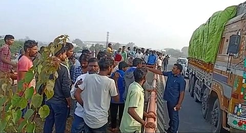 Police men controlling people at the encounter spot (Photo | EPS)