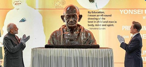 PM Modi and South Korean President Moon Jae-in unveil a bust of Mahatma Gandhi at the Yonsei University in Seoul on Thursday (Photo | PTI)