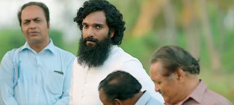 Amith Chakalakkal in 'Varikkuzhiyile Kolapathakam'. (YouTube trailer screengrab)