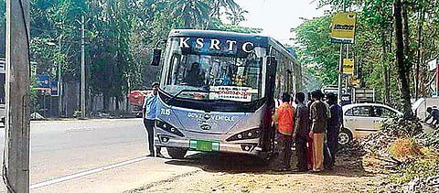 The Ernakulam-bound electric bus of the KSRTC from Thiruvananthapuram which ran out of battery at X-Ray Junction at Cherthala on Monday | Express