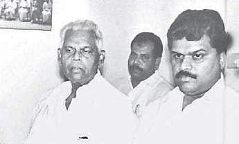 Moopanar with his son GK Vasan.