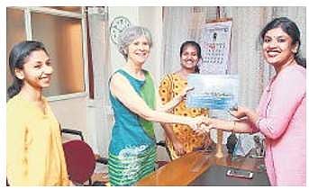 State Youth Welfare Board chairperson Chintha Jerome greeting United Nations Office for Disaster Risk Reduction senior advisor Dr Karan Sudmeyer