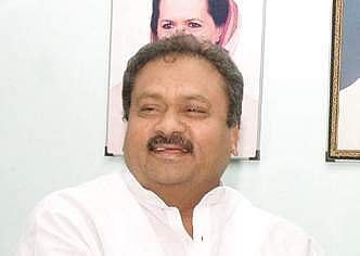 Shabbir Ali dares KCR to contest from Khammam