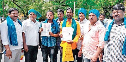 Some of the farmers from Nizamabad Lok Sabha segment who filed their papers as part of a ‘mass nomination’ movement on Monday | Express