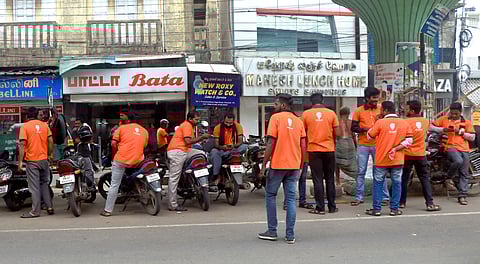 Swiggy delivery executives in Chennai (D Kishore Kumar/EPS)