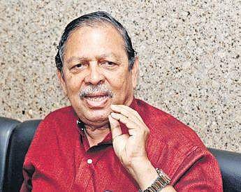 Former Chief Justice Santosh Hegde speaks at a press meet on Saturday.
