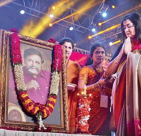 Wife of late actor Ambareesh, Sumalatha pays tribute during the musical event at National College Grounds in Basavanagudi  Shriram B N