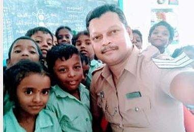 Venkatesh Rao with school kids. (Photo: Twitter)