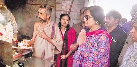 Sumalatha Ambareesh offered prayers at Chamundi Hills on Friday | Express