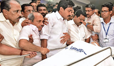 Jose K Mani along with UDF leaders paying homage to K M Mani when his body was kept at VPS Lakeshore Hospital on Tuesday |  Albin Mathew
