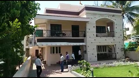 I-T raids on contractors linked with Congress candidate Prakash Hukkeri, Jarkiholi brothers