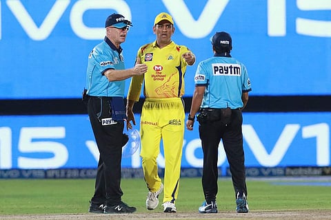 MS Dhoni in conversation with the umpires | Twitter