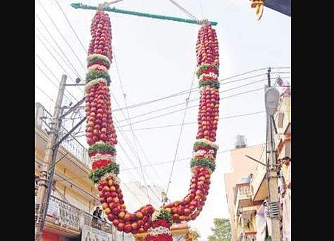 A garland made of apples was used to welcome BJP chief Amit Shah in Bengaluru earlier this week|   Nagaraja Gadekal