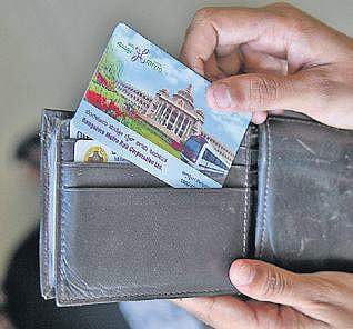 2,400 commuters raise voice against hike in Metro smart card minimum balance