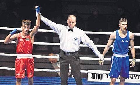 Shiva Thapa (L) will eye a record-breaking fourth successive medal in Thailand