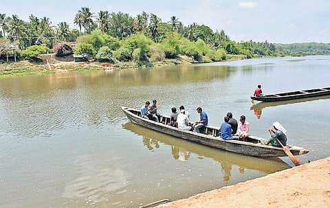 People from Karnataka border villages crossing the Kabini to attend a meeting at  Perekllur village, Wayanad constituency | Udayshankar S