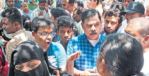Students and parents protest against TSBIE allegedly fudging results, in Hyderabad on Saturday (Photo | S Senbagapandiyan)