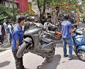 Vehicles parked on a Malleswaram road being towed away | Pushkar V