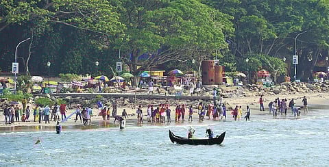 Tourists throng the Fort Kochi beach on Sunday despite the IMD warning that a cyclonic storm may hit the coast | Albin Mathew