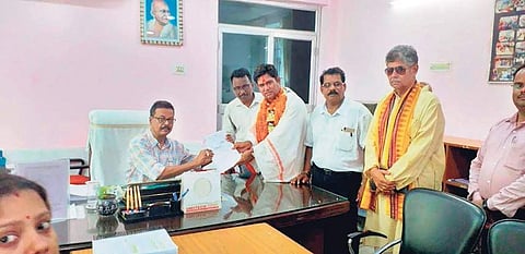 BJP candidate for Khandapada Assembly constituency Siddharth  Shekhar Singh filing his nomination papers at Collector’s office in Nayagarh on Tuesday |  Express