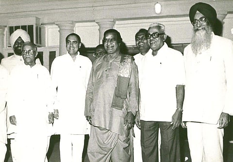 Then Andhra Pradesh CM NT Rama Rao (C) with political stalwarts. (File Photo | EPS)