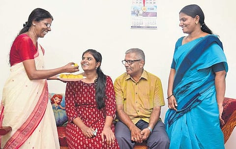 Sreelakshmi R greeted by her mother Kaladevi, father V A Ramachandran and sister Vidhya, at her residence in East Kadungalloor near Aluva on Saturday  | Albin Mathew
