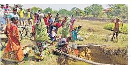 Villagers collecting water from a pit at Mahulmunda | Express