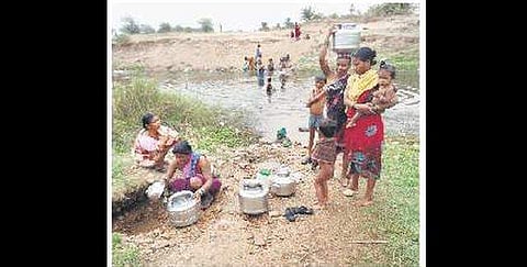 Women collecting water from Tel river bed in Talmala village | EPS